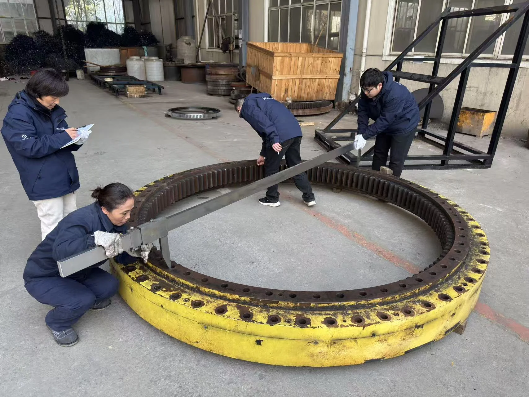 Dimensional verification of a large port crane slewing bearing at the MERYDOM factory.