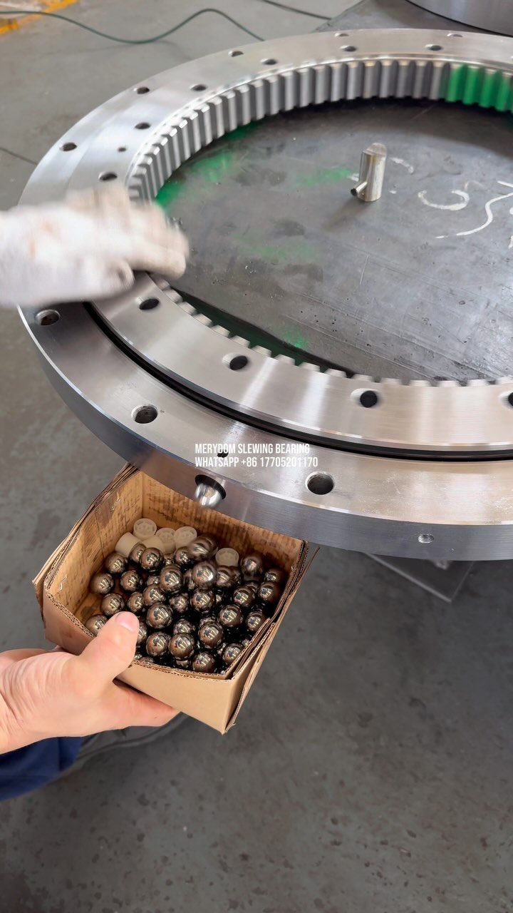 Steel balls in slewing bearings.🤣