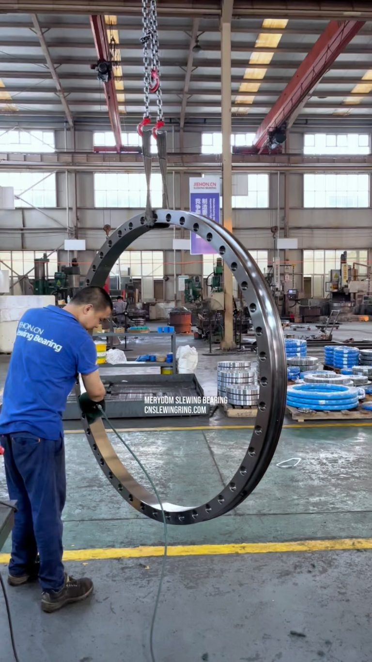 The inner and outer rings of the slewing bearing should be thoroughly cleaned before assembly to prevent iron…