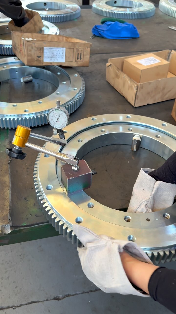 This is a galvanized slewing bearing. Its end runout is still very good.