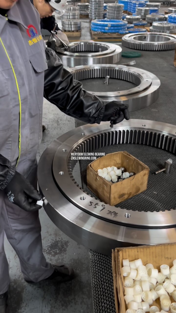 Single-row ball internal gear slewing bearing