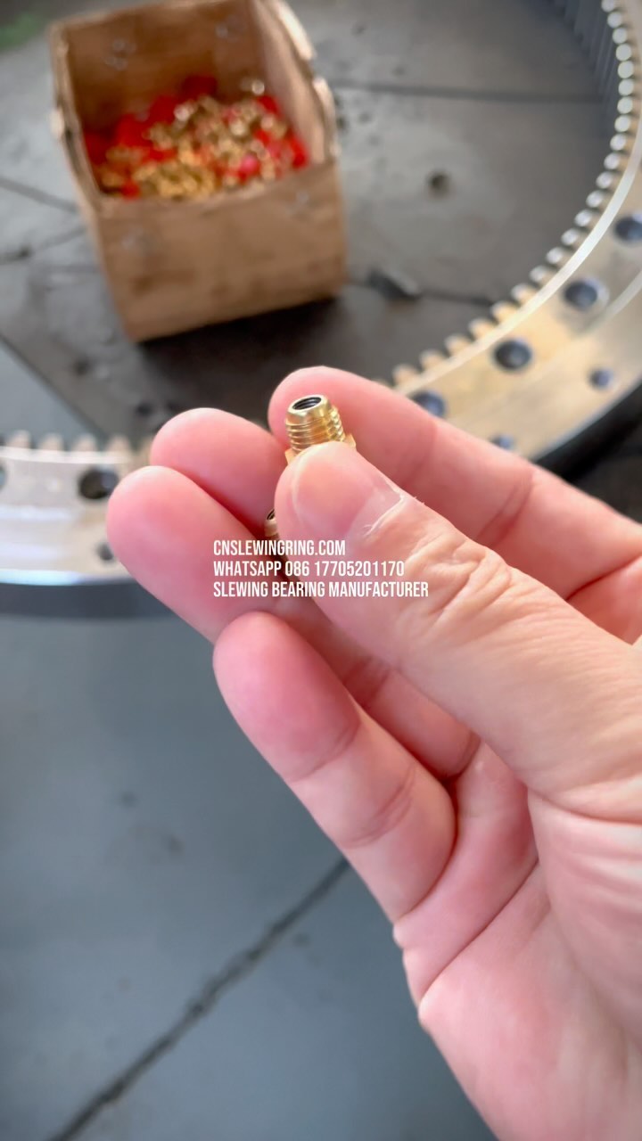 This is the grease nipple of the slewing bearing. The slewing bearing needs to be replenished with grease…