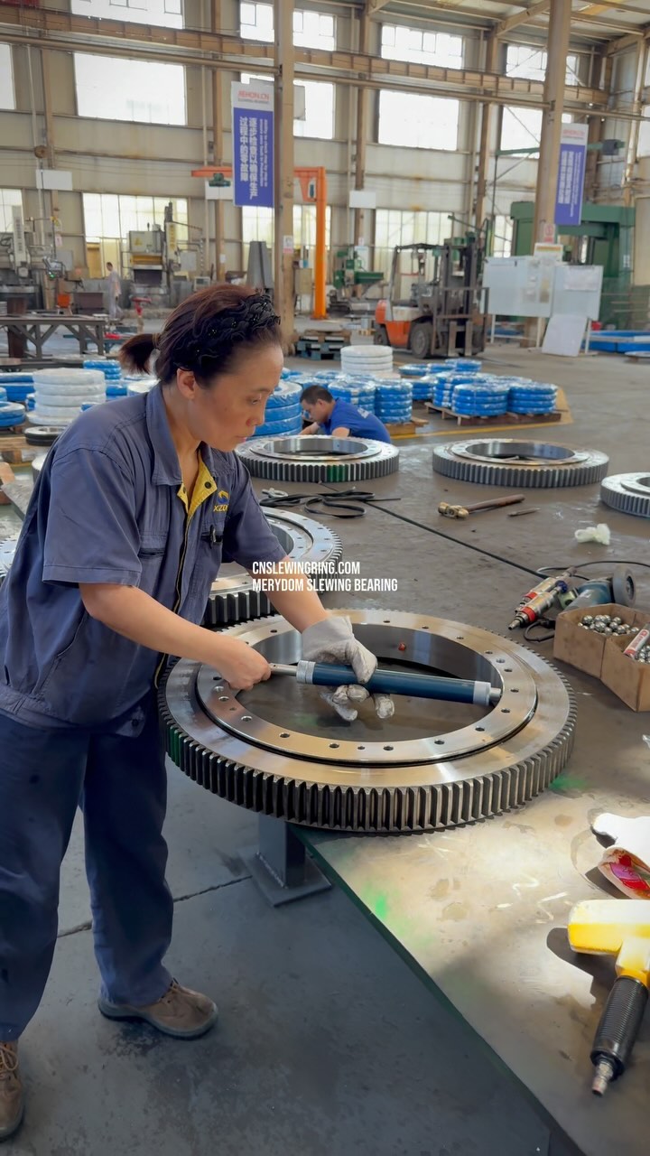Each MERYDOM slewing bearing must undergo strict quality testing to confirm that it meets the technical requirements.