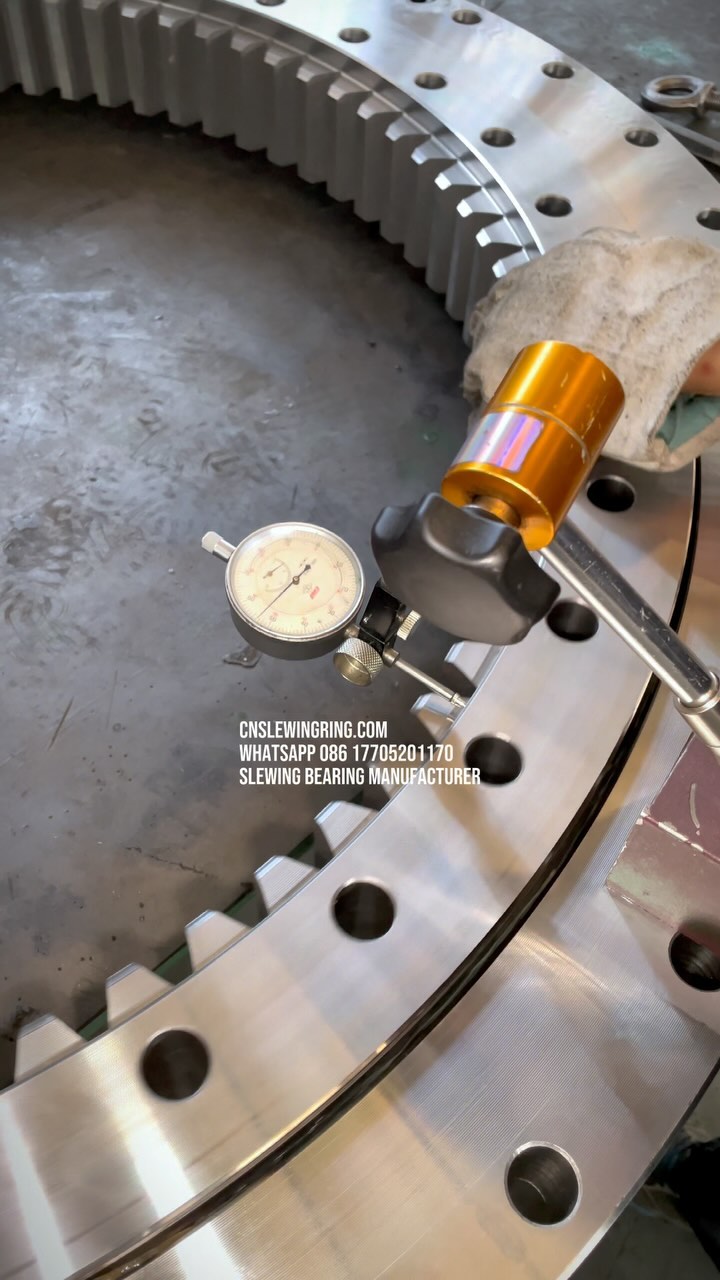 Double row ball internal tooth slewing bearing，Mainly used in heavy equipment, we hope to help you reduce costs…