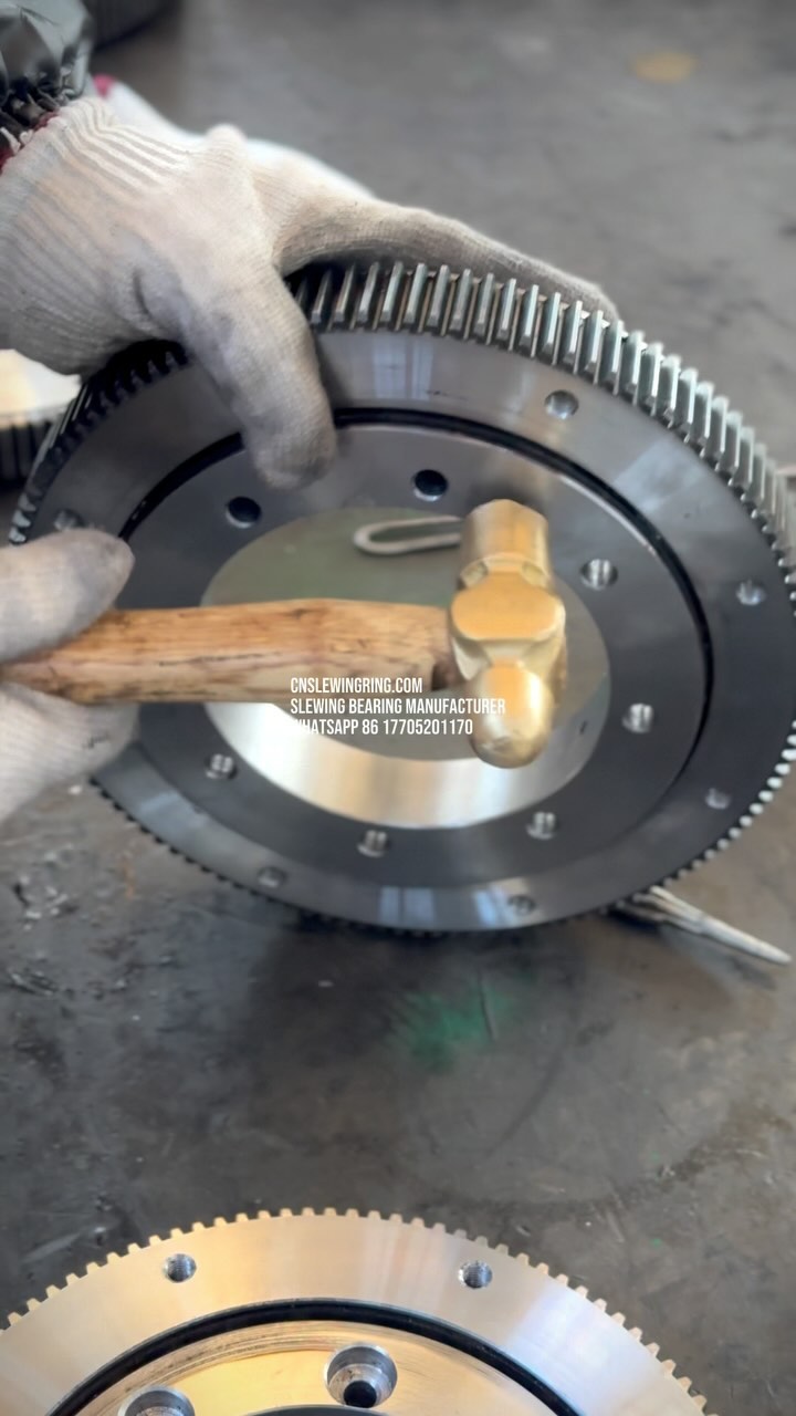 cnslewingring.com Slewing bearing manufacturer WhatsApp 86 17705201170