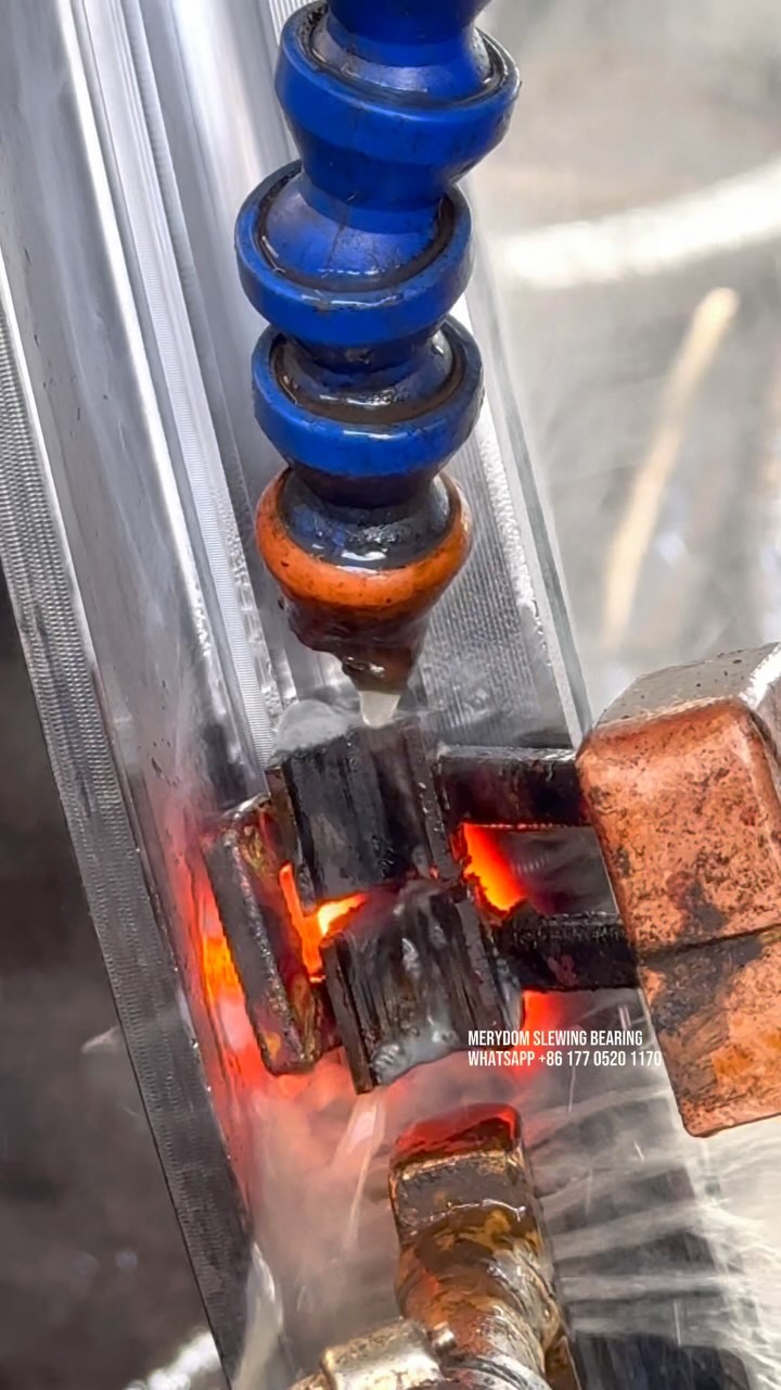 The raceway of the slewing bearing must be hardened before use.