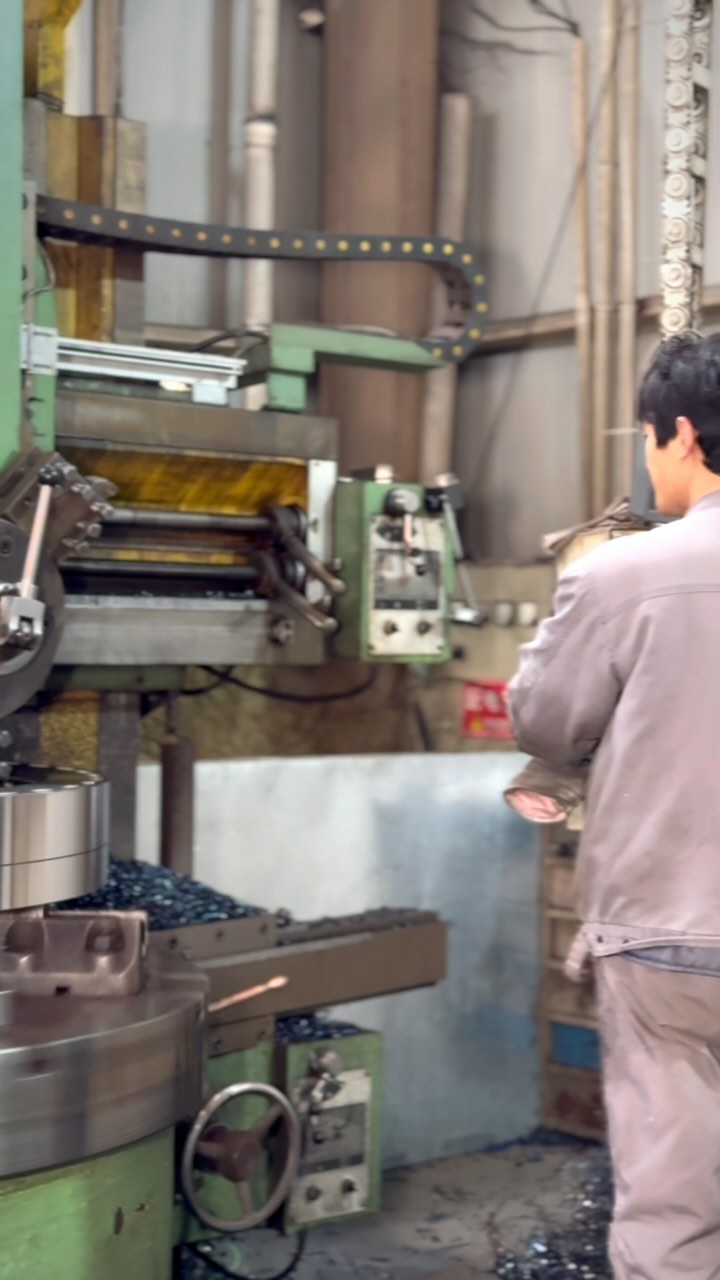 Three rows of roller slewing bearings, internal raceway structure.#slewingbearing