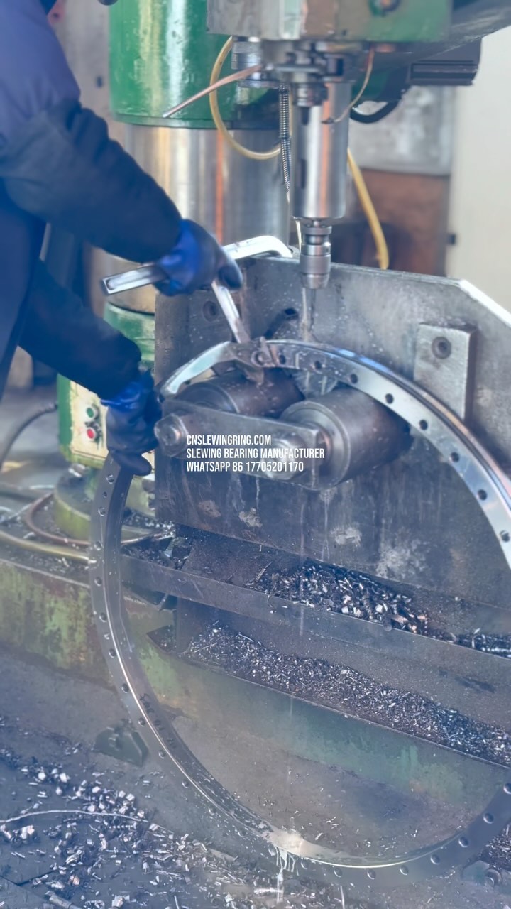 cnslewingring.com Slewing bearing manufacturer WhatsApp 86 17705201170