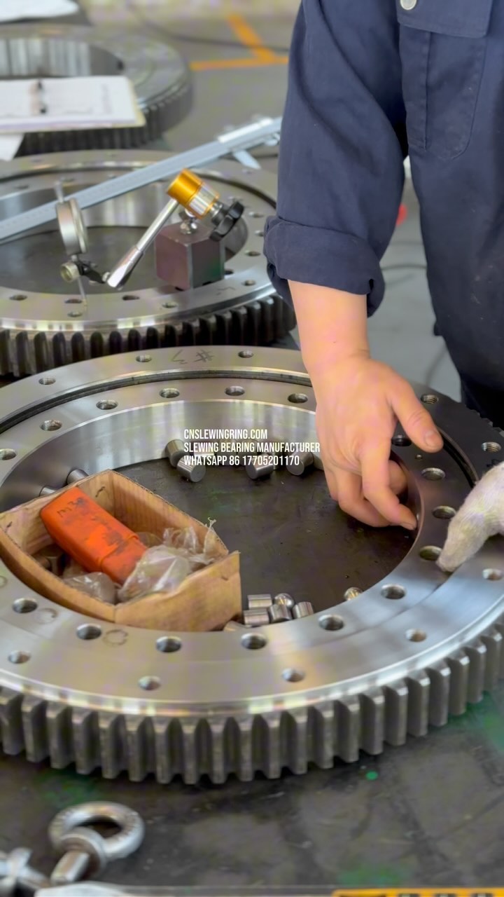 Cross roller structure slewing bearing. cnslewingring.com Slewing bearing manufacturer WhatsApp 86 17705201170