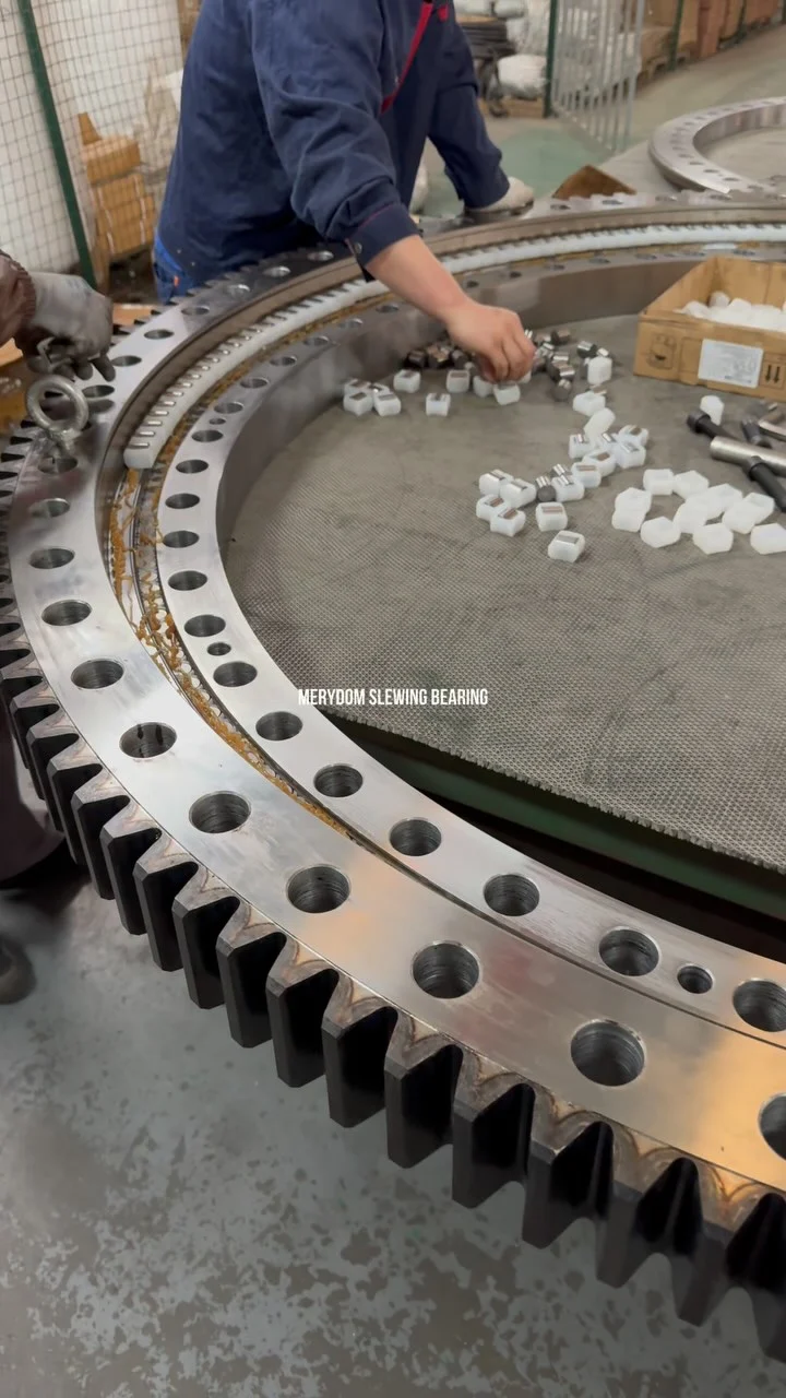This is a slewing bearing customized for Vietnamese customers, with a raceway center distance of 1820mm and three…
