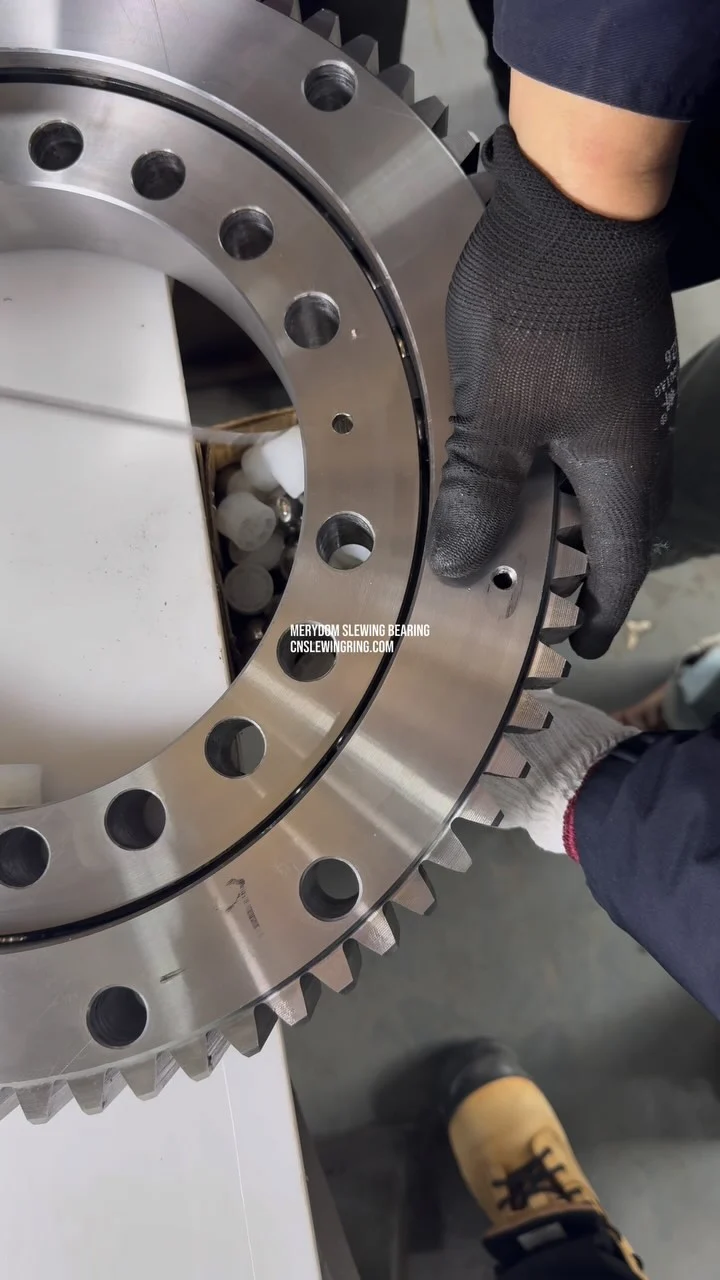 How to remove the steel balls and isolation blocks inside the slewing bearing