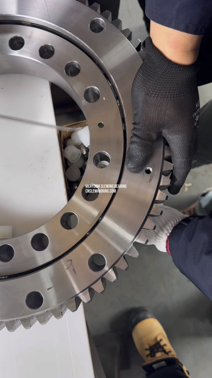 How to remove the steel balls and isolation blocks inside the slewing bearing