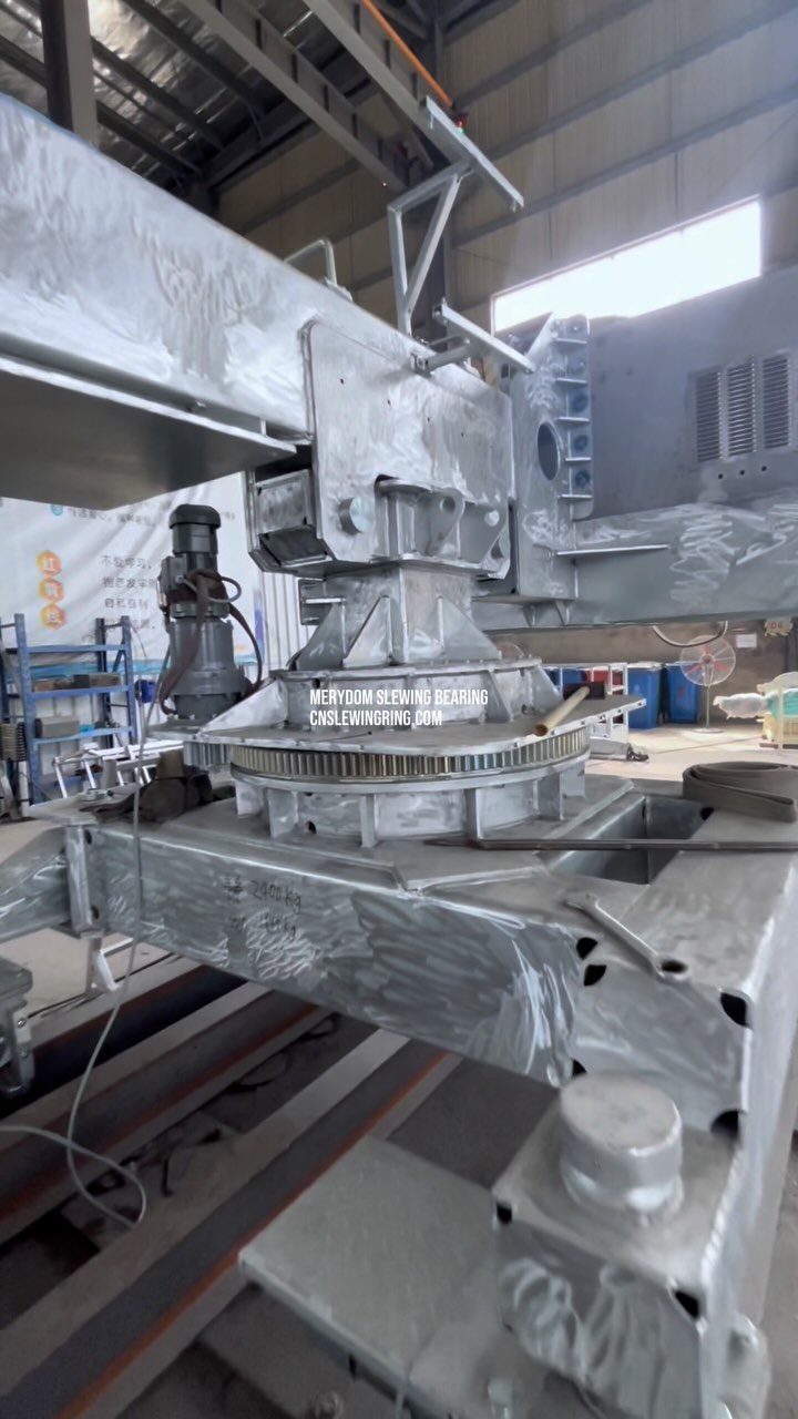 Application of MERYDOM slewing bearing in high-rise building cleaning equipment. MERYDOM SLEWING BEARING CNSLEWINGRING.COM