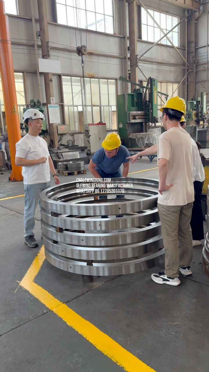 The customer came to our factory to inspect the products and was very satisfied with the quality.