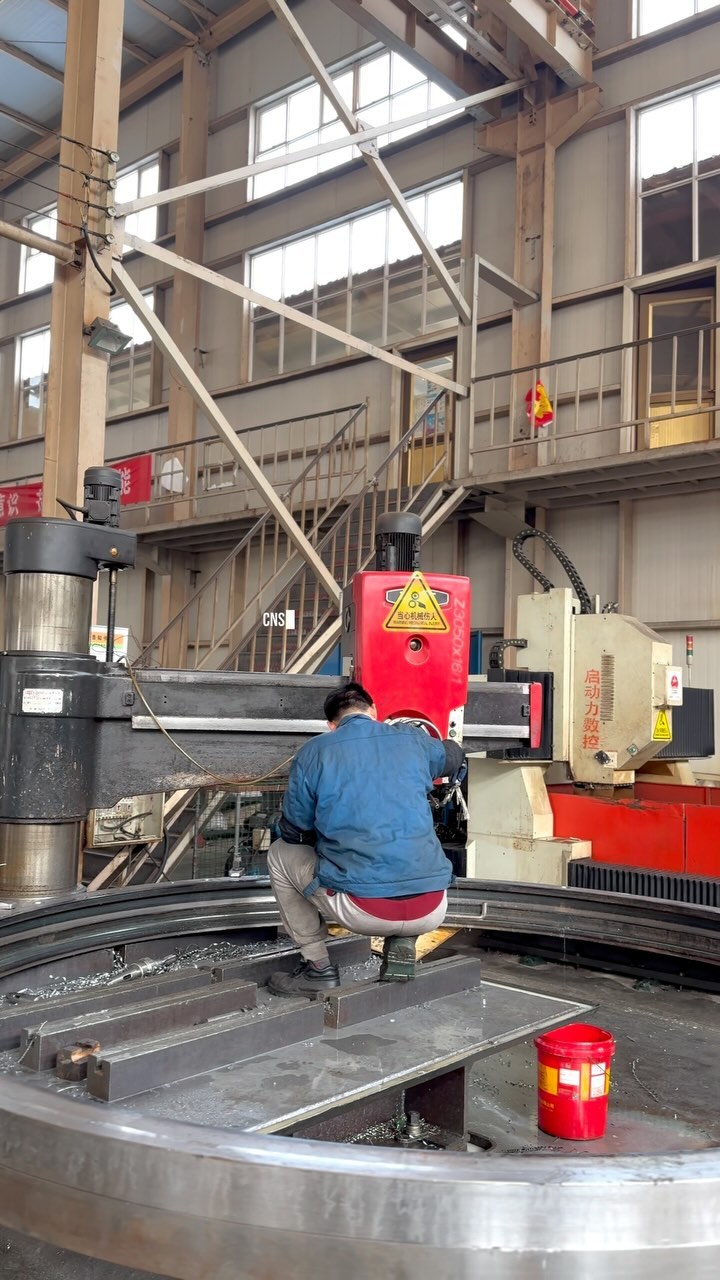 We manufacture and export high quality slewing bearings in diameters ranging from 200mm to 10000mm.