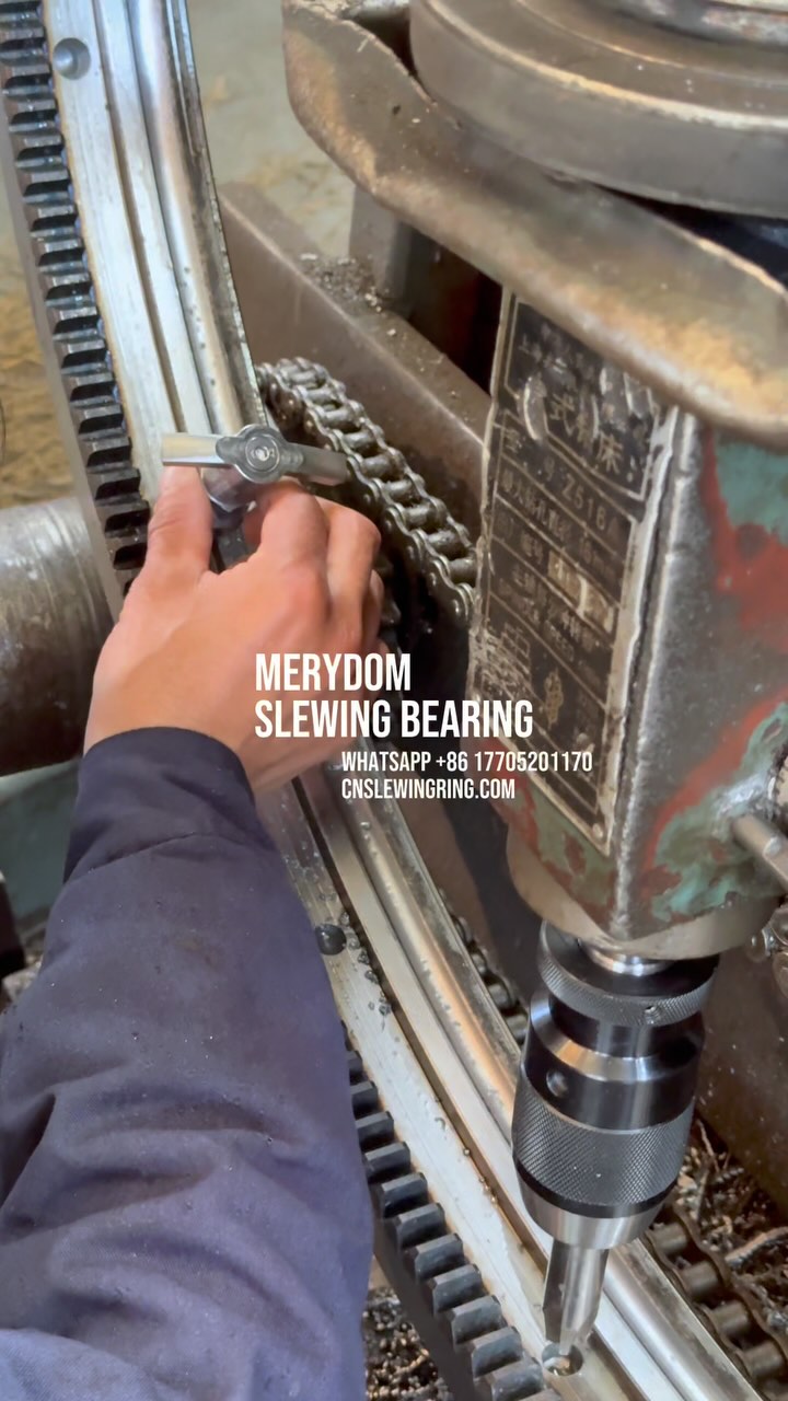 Eight conical locking devices are added inside the slewing bearing.