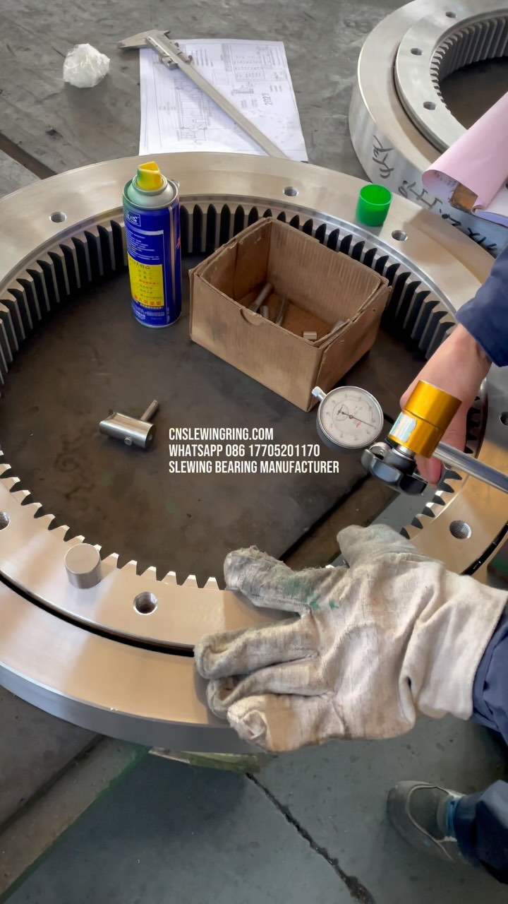 We are currently inspecting the area of this slewing bearing with the highest tooth jump and marking it…
