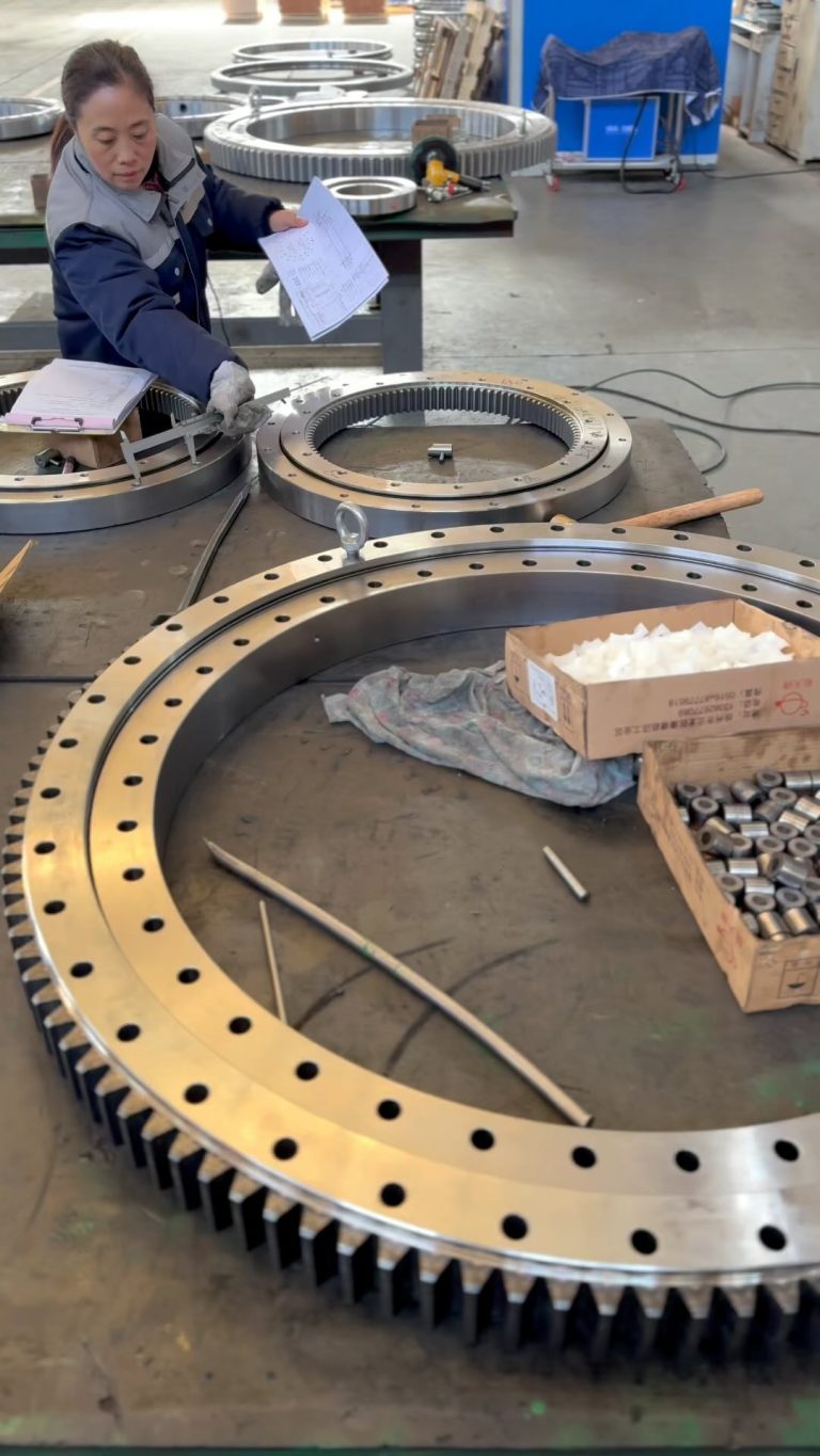 External gear cross roller structure slewing bearing, export order. cnslewingring.com Slewing bearing manufacturer WhatsApp 86 17705201170