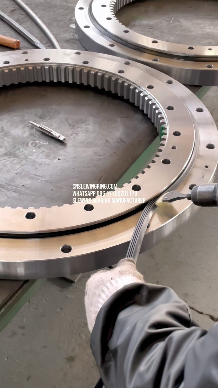 High quality slewing bearings, we manufacture and export them.