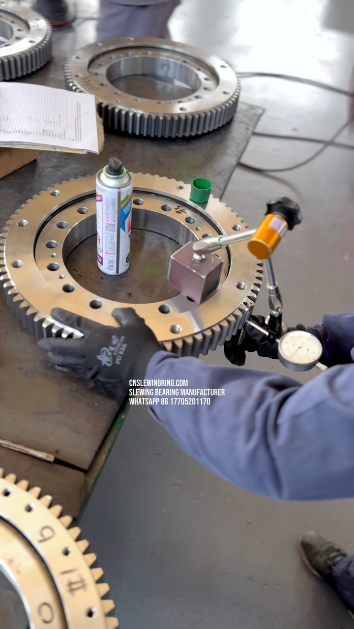 My friends, do you know what we are testing? This is a small slewing bearing.