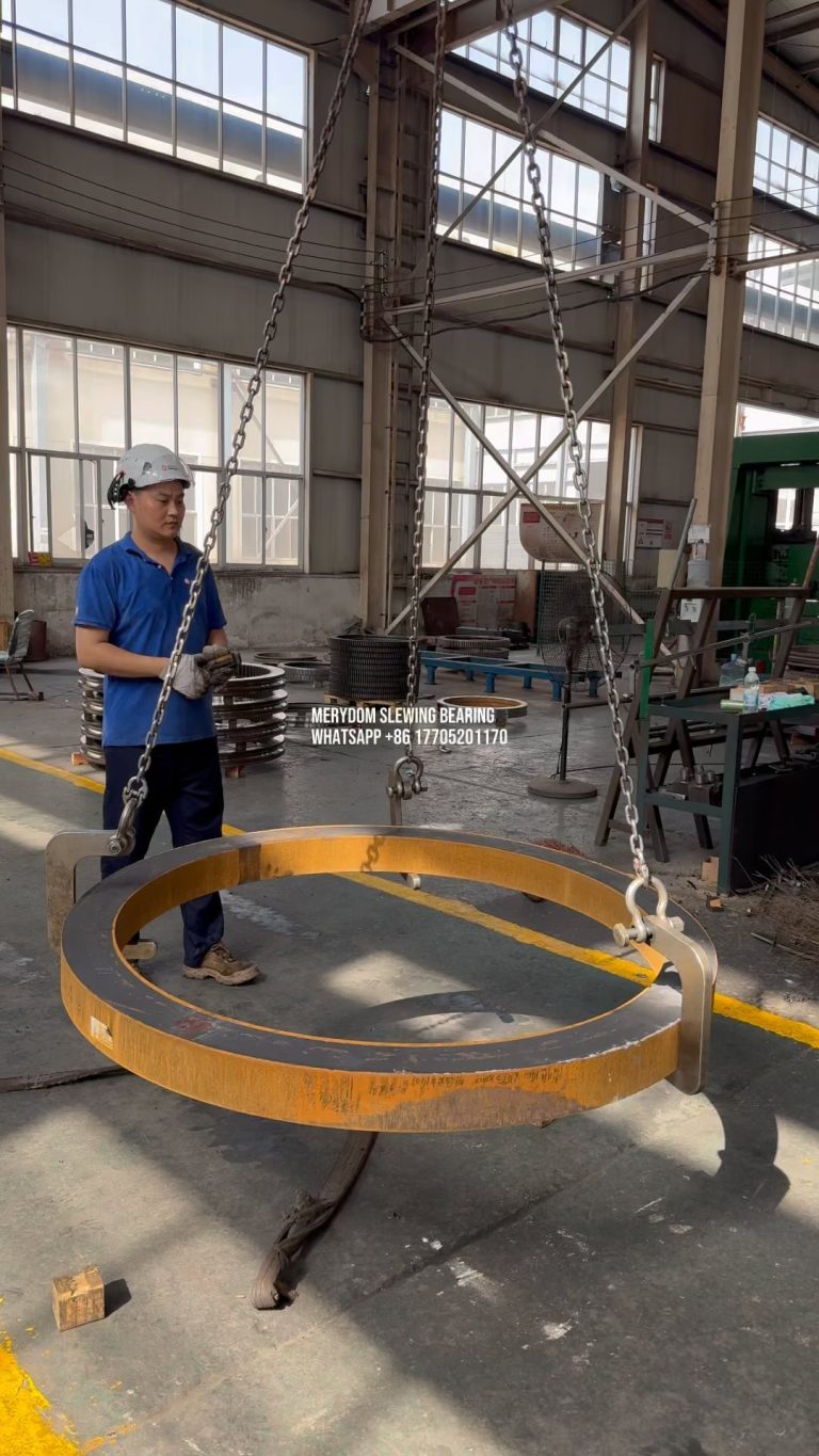 The first step in manufacturing a slewing bearing is to complete the rough machining of this ring-shaped forging.