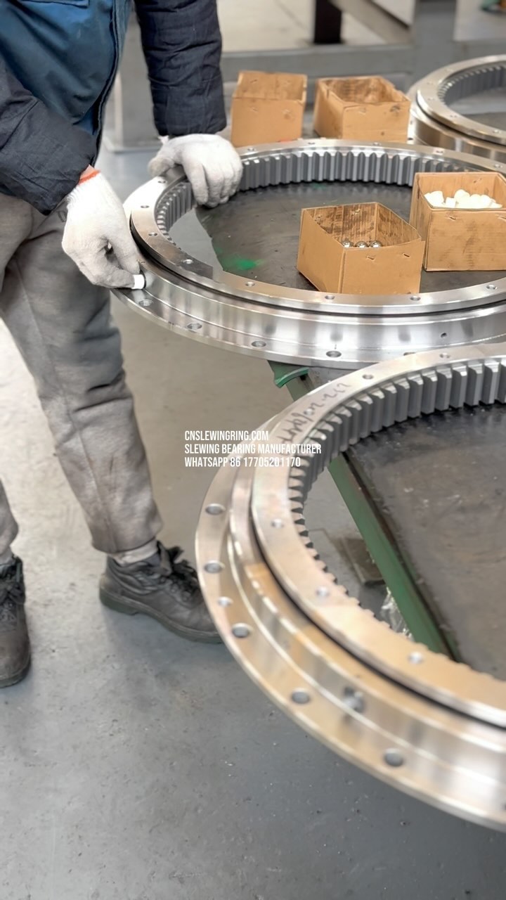 Flange type thin slewing bearing.
