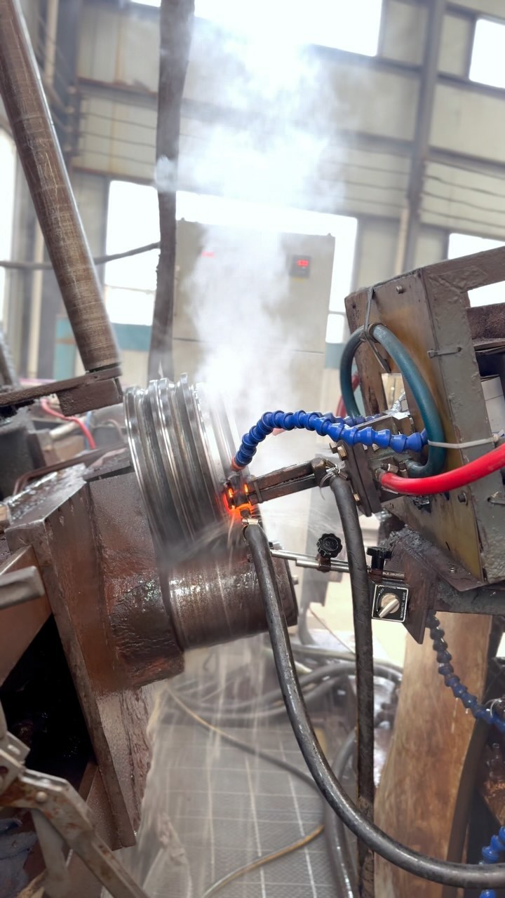 Quenched and hardened slewing bearing raceways. cnslewingring.com Slewing bearing manufacturer WhatsApp 86 17705201170