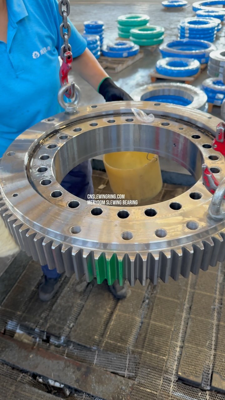 MERYDOM Slewing Bearing cnslewingring.com Merydom Slewing Bearing WhatsApp +86 17705201170