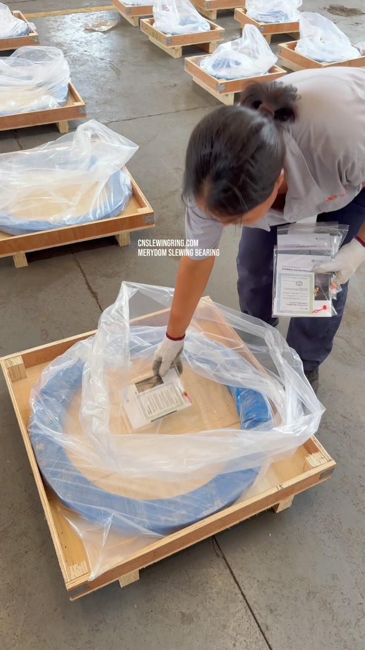 High quality slewing bearing, moisture-proof four-layer packaging, built-in slewing bearing installation and operating instructions. Will be shipped soon.