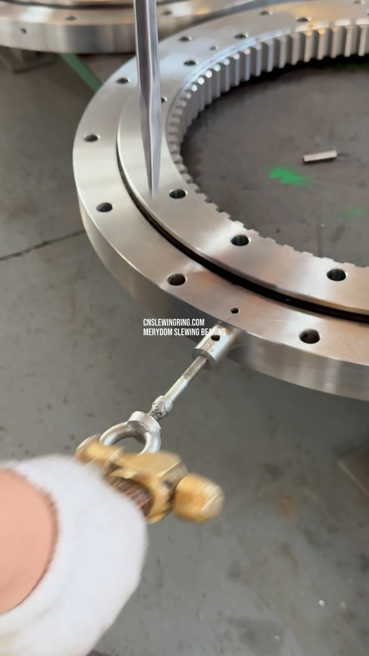How to remove the plug of the slewing bearing?😀