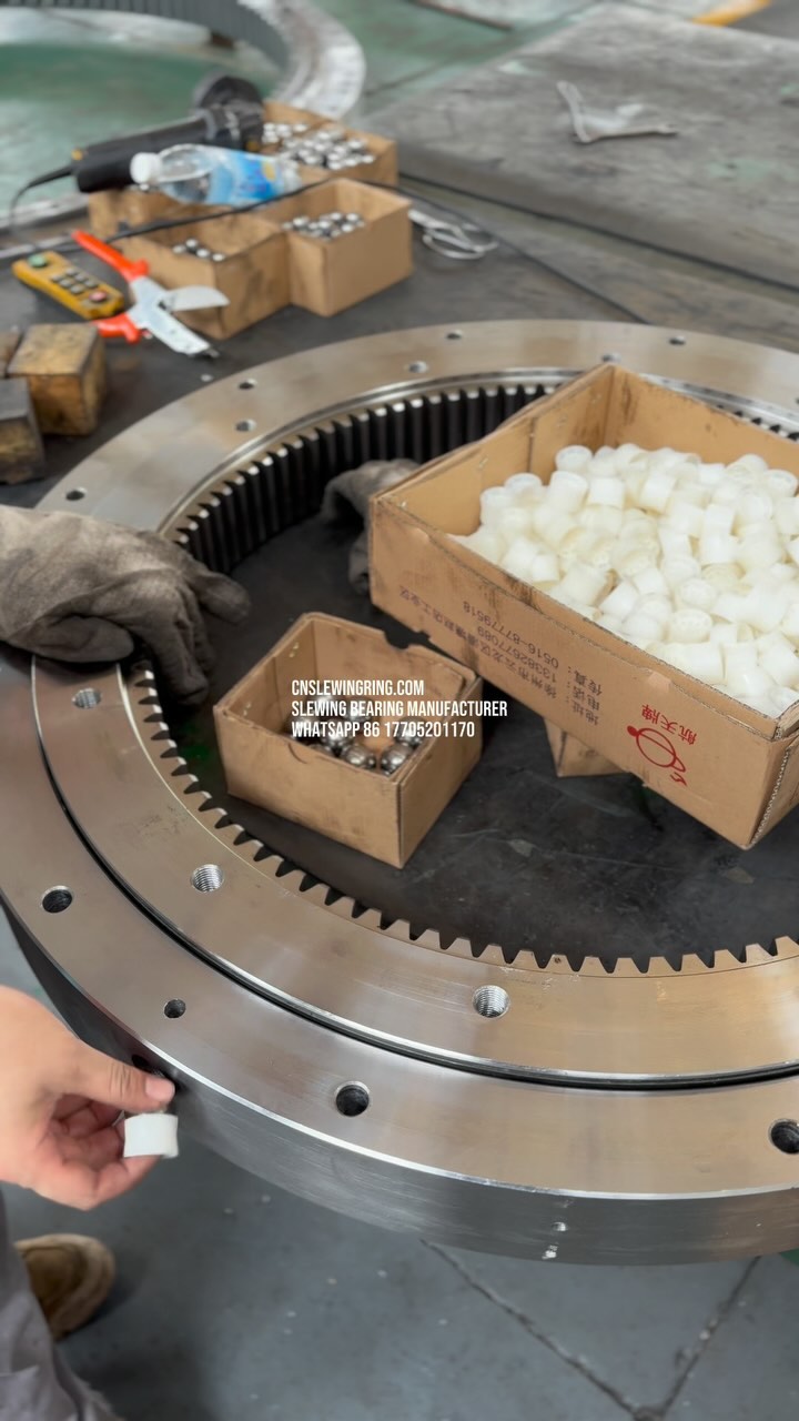 Single row ball internal gear slewing bearing