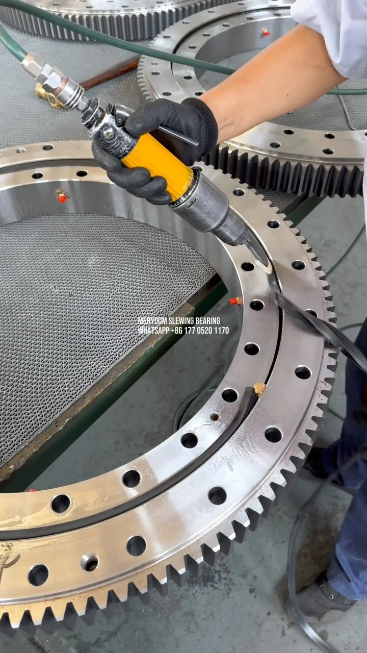 MERYDOM SLEWING BEARING WHATSAPP +86 17705201170 CNSLEWINGRING.COM
