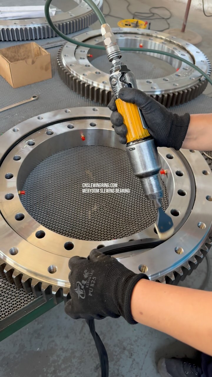 Install the slewing bearing seal.
