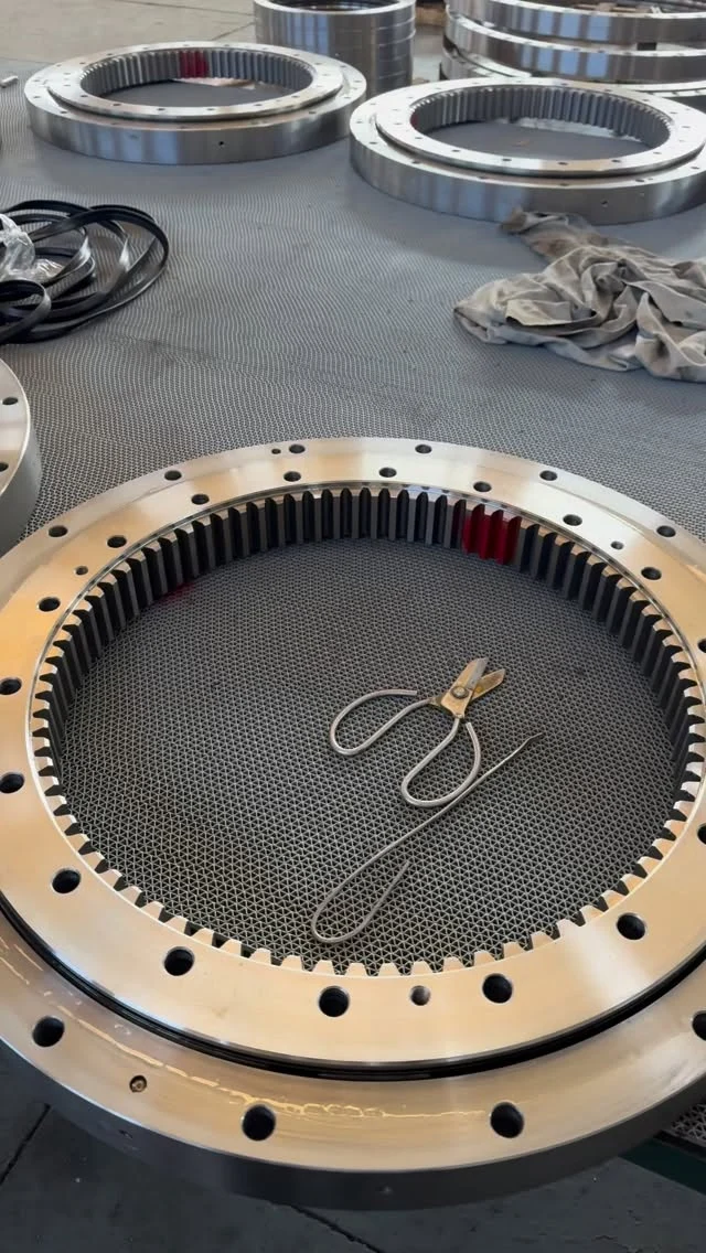 MERYDOM, we produce all kinds of high-quality slewing bearings.