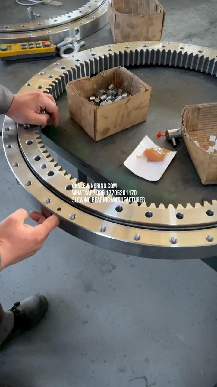 The cross roller thin slewing bearing is thinner, lighter, more stable, has higher precision and lower cost.