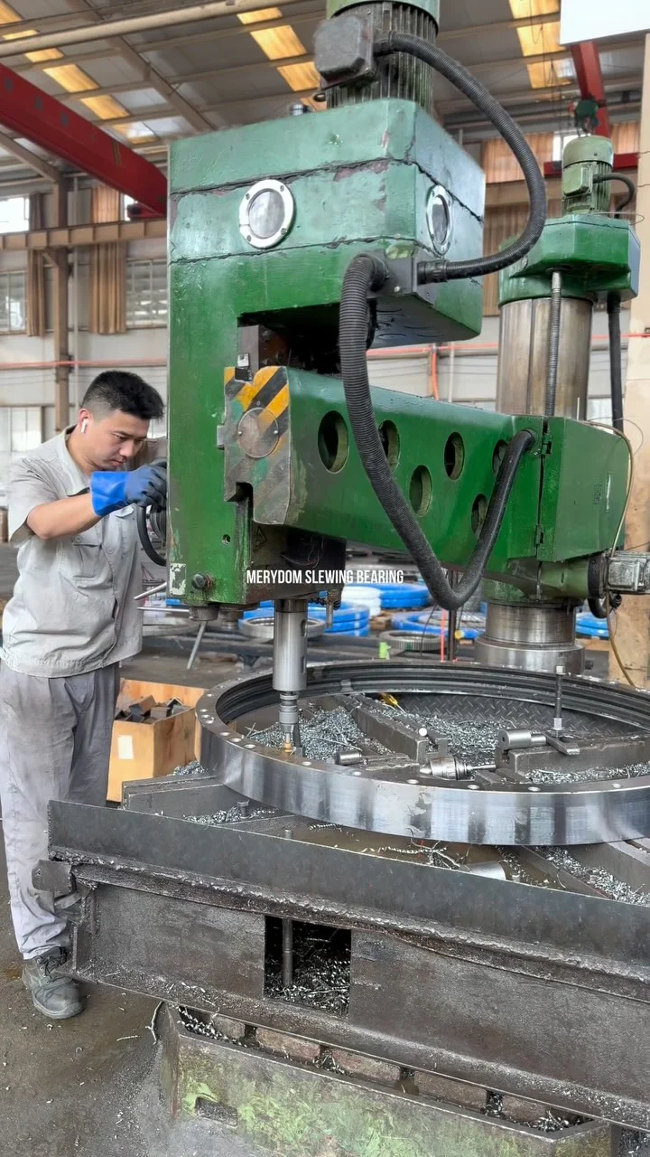 MERYDOM SLEWING BEARING WHATSAPP +86 17705201170 CNSLEWINGRING.COM