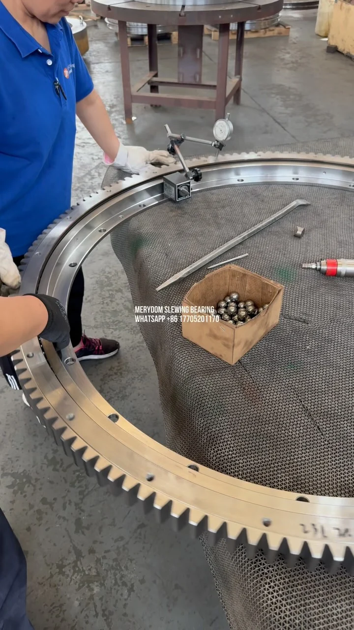 Flange type slewing bearing, outer diameter 1200mm, single row raceway, material is 42CrMo, ex-factory price 2500 USD.