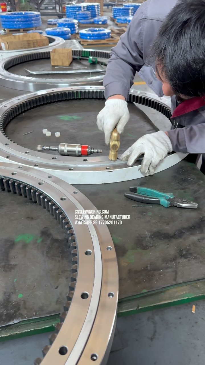 Metal seal ring, brass isolator and steel ball are used inside, and high temperature resistant grease is poured…