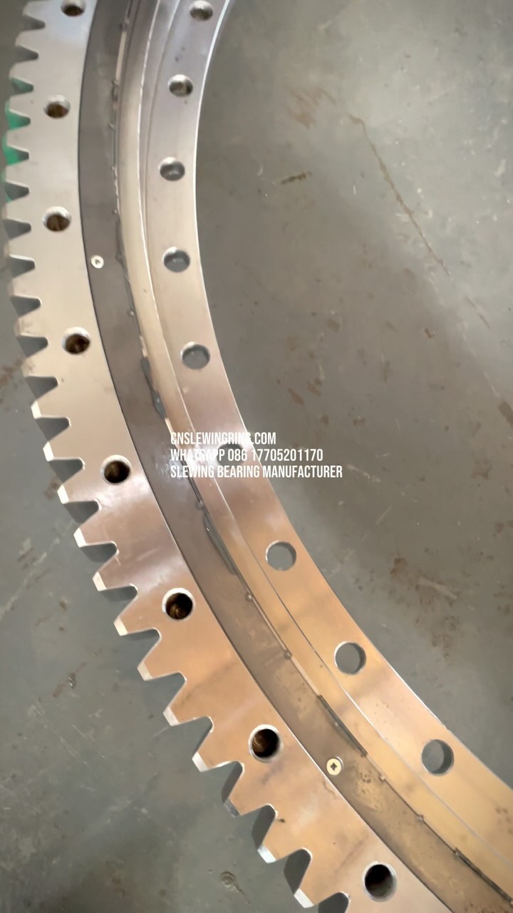 We designed this metal-sealed single-row flange slewing bearing for steel plant users to ensure that the slewing bearing…