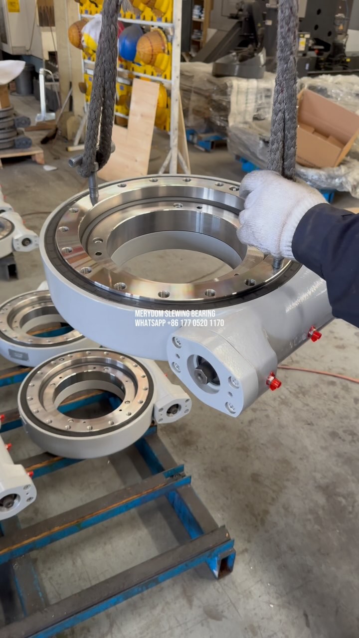 MERYDOM, supplier of slewing drives for XCMG truck cranes, original parts. Customized production is also available according to…