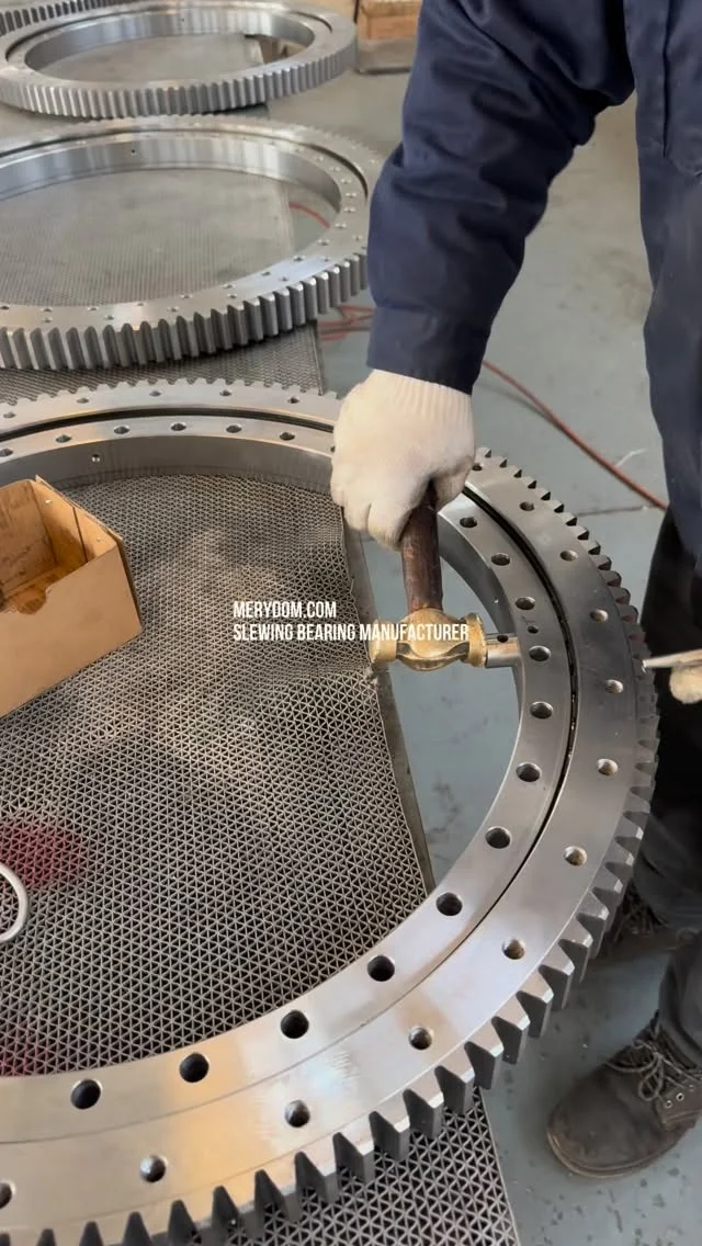 Precision in Motion 1,000 mm OD external gear slewing bearing Single-row ball · 42CrMo steel From MERYDOM |…