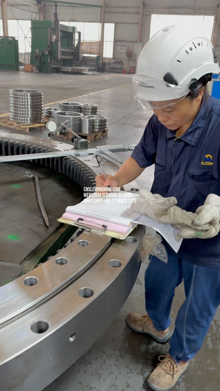 Internal gear single row ball raceway slewing bearing with a diameter of 2 meters.