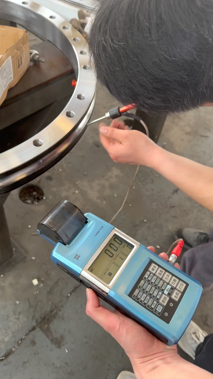 The raceway of the slewing bearing must be quenched and hardened. In order to get the customer‘s confirmation,…