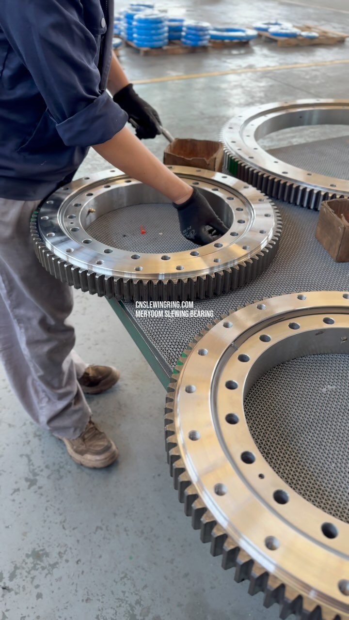 MERYDOM, we manufacture and export high quality slewing bearings.