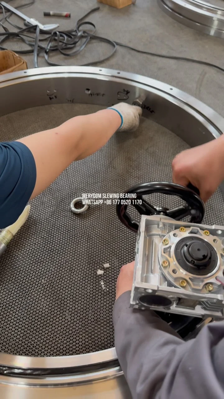 Slewing bearing with semi-automatic locking device.