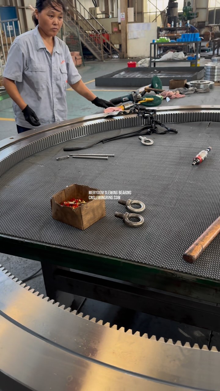 Thin type, small module internal gear, single row ball slewing bearing.