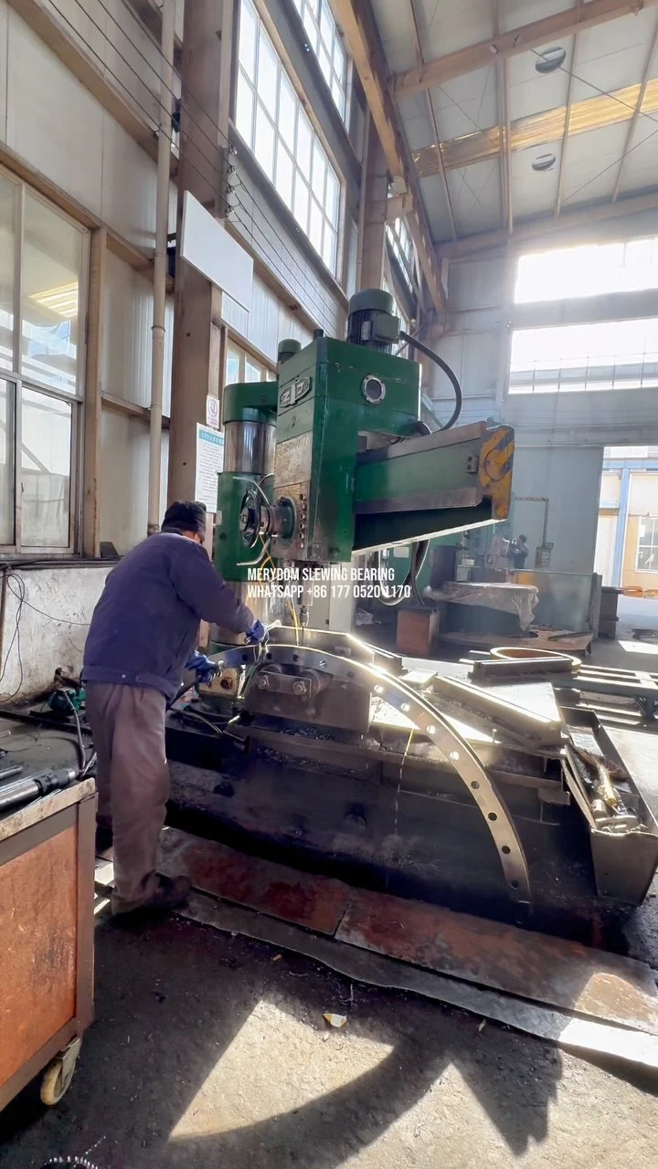 We are machining the oil holes for the slewing bearing. The grease will enter the raceway of the…