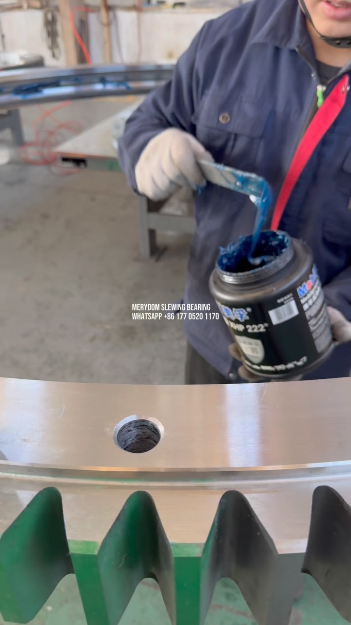 This is a high temperature resistant slewing bearing. High temperature resistant grease is applied inside and no nylon…