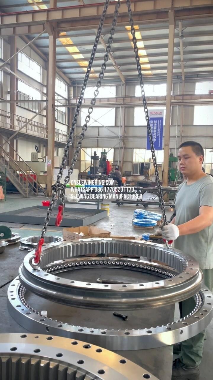 Double row ball slewing bearing, larger load, better stability, suitable for mining machinery and various construction machinery.