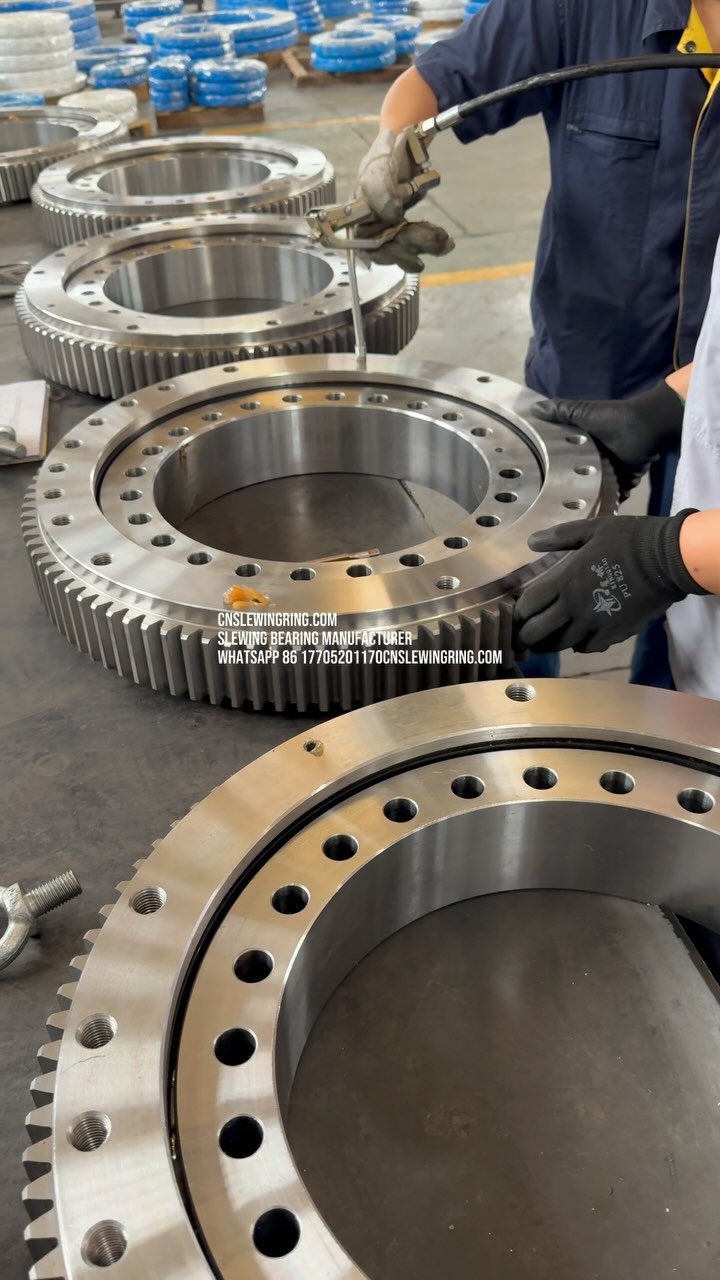 Grease the slewing bearing.